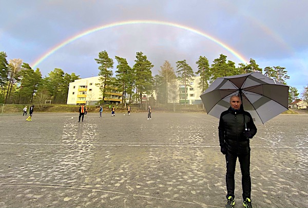 Jyg&auml; piru tanssi sadetanssin ja toi viel&auml; sateegaariv&auml;en terveiset tulessaan!
Ehg&auml; Gultainen &auml;mp&auml;ri l&ouml;ytyy sarjan p&auml;&auml;ttyess&auml;?